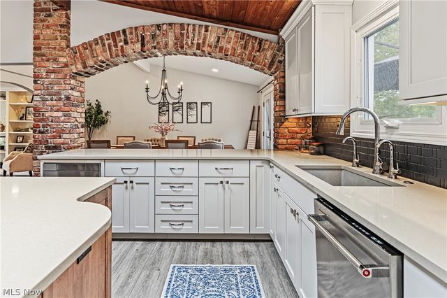 18050 Elliott Drive, Chagrin Falls, OH 44023
