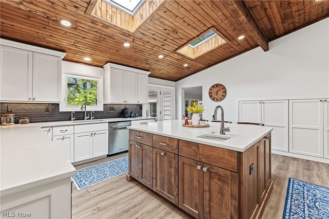 18050 Elliott Drive, Chagrin Falls, OH 44023
