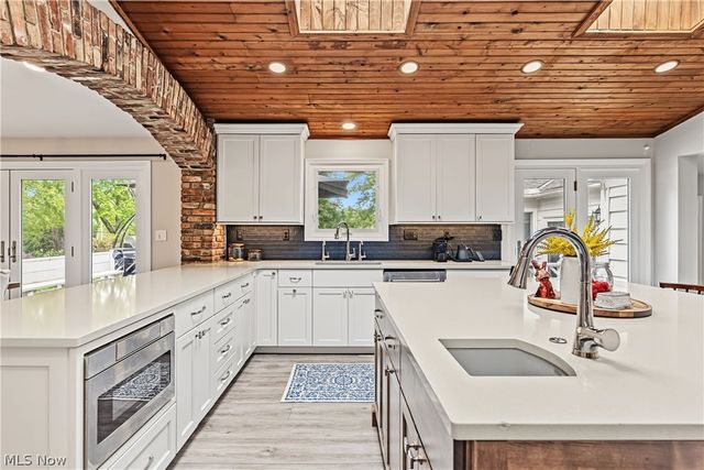 18050 Elliott Drive, Chagrin Falls, OH 44023