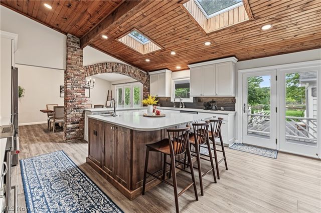 18050 Elliott Drive, Chagrin Falls, OH 44023