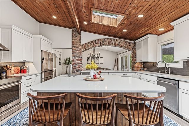 18050 Elliott Drive, Chagrin Falls, OH 44023