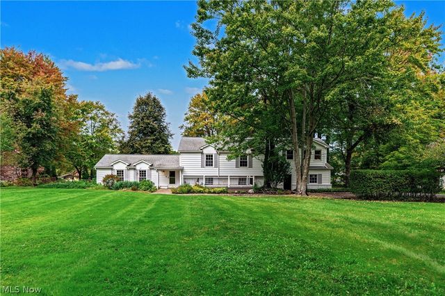 18050 Elliott Drive, Chagrin Falls, OH 44023