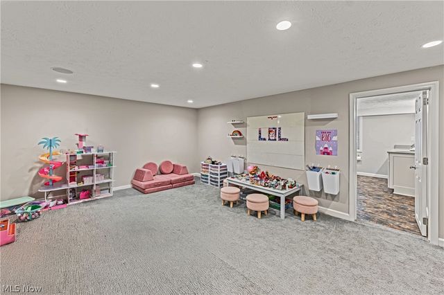 18050 Elliott Drive, Chagrin Falls, OH 44023