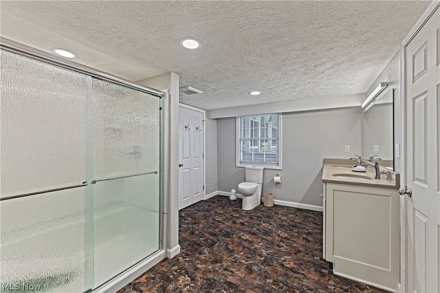 18050 Elliott Drive, Chagrin Falls, OH 44023
