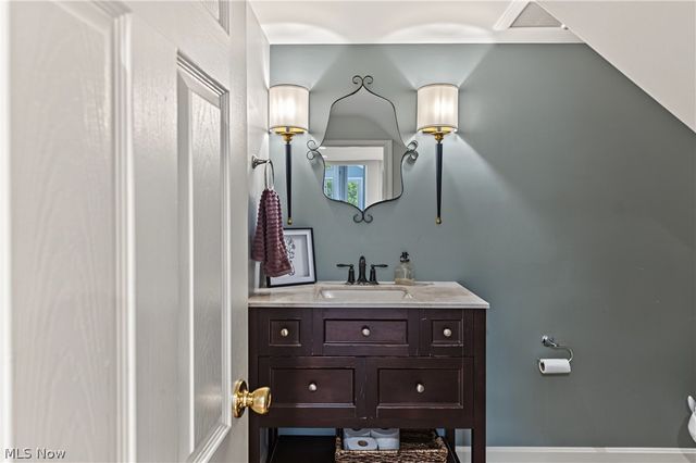 18050 Elliott Drive, Chagrin Falls, OH 44023