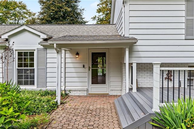 18050 Elliott Drive, Chagrin Falls, OH 44023