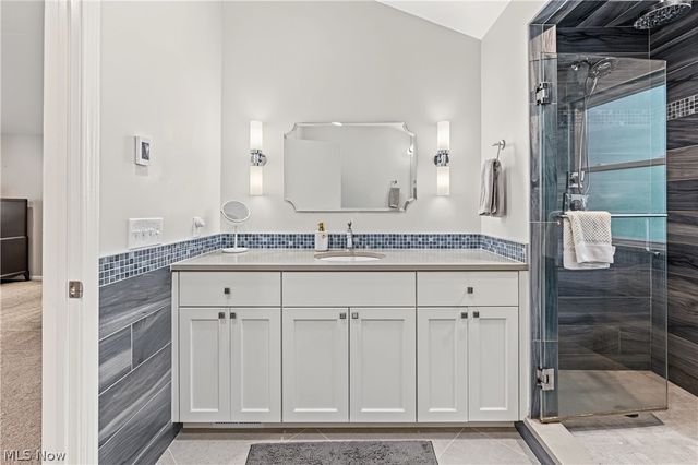 18050 Elliott Drive, Chagrin Falls, OH 44023
