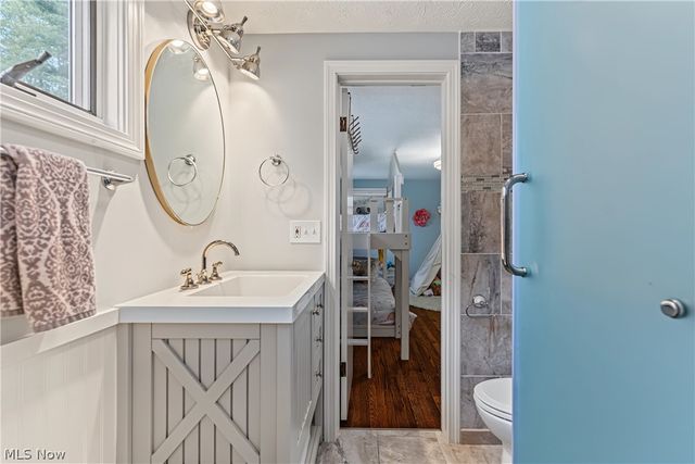 18050 Elliott Drive, Chagrin Falls, OH 44023