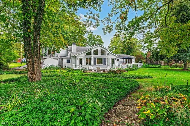 18050 Elliott Drive, Chagrin Falls, OH 44023