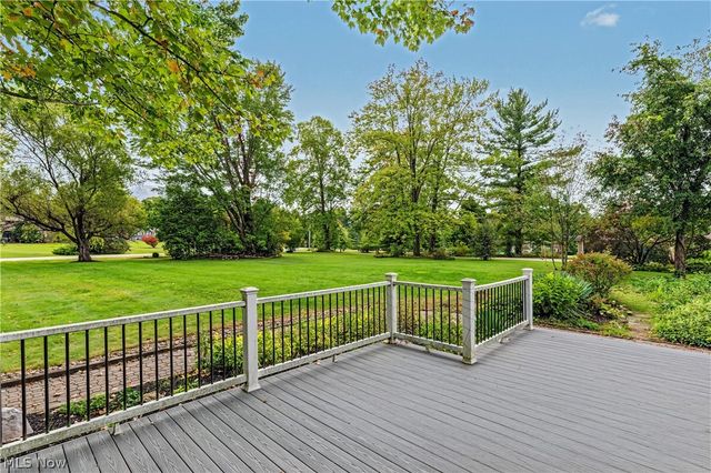 18050 Elliott Drive, Chagrin Falls, OH 44023