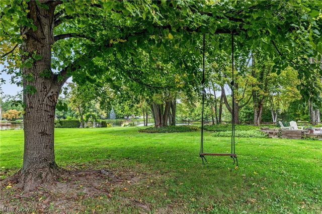 18050 Elliott Drive, Chagrin Falls, OH 44023