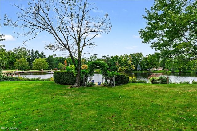 18050 Elliott Drive, Chagrin Falls, OH 44023