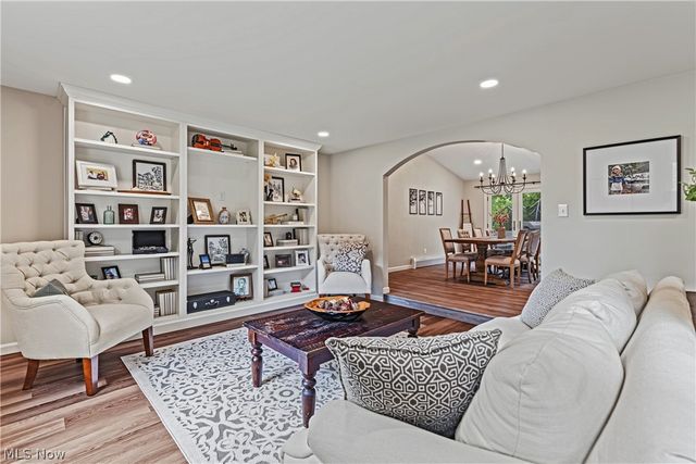 18050 Elliott Drive, Chagrin Falls, OH 44023
