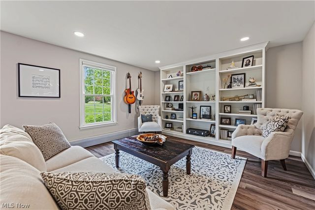 18050 Elliott Drive, Chagrin Falls, OH 44023