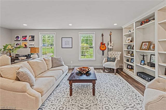 18050 Elliott Drive, Chagrin Falls, OH 44023