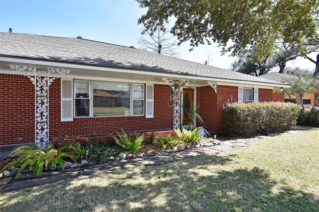 1818 Watercrest Drive, Houston, TX 77008