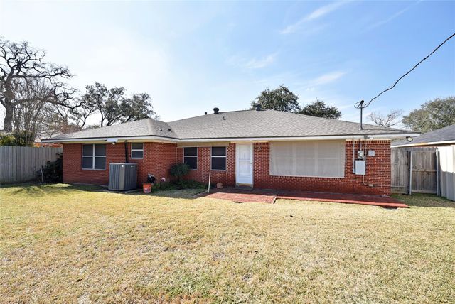 1818 Watercrest Drive, Houston, TX 77008