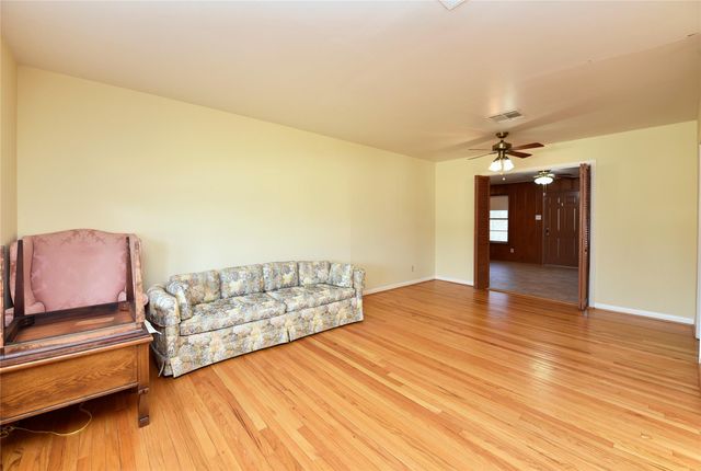 1818 Watercrest Drive, Houston, TX 77008