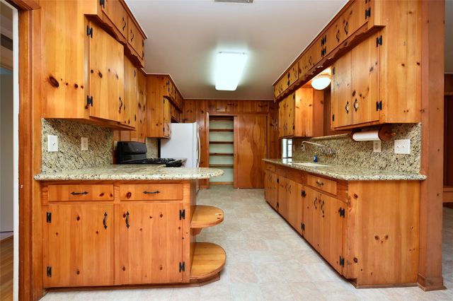 1818 Watercrest Drive, Houston, TX 77008