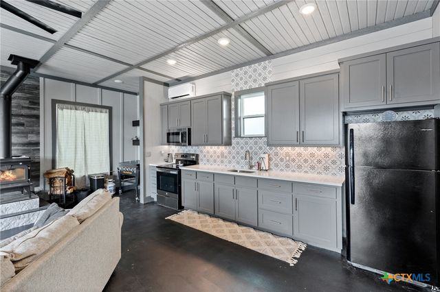 18975 Fm 1123, Holland, TX 76534