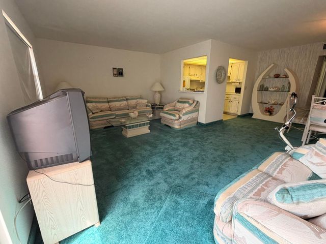 43 Valencia B, Delray Beach, FL 33446