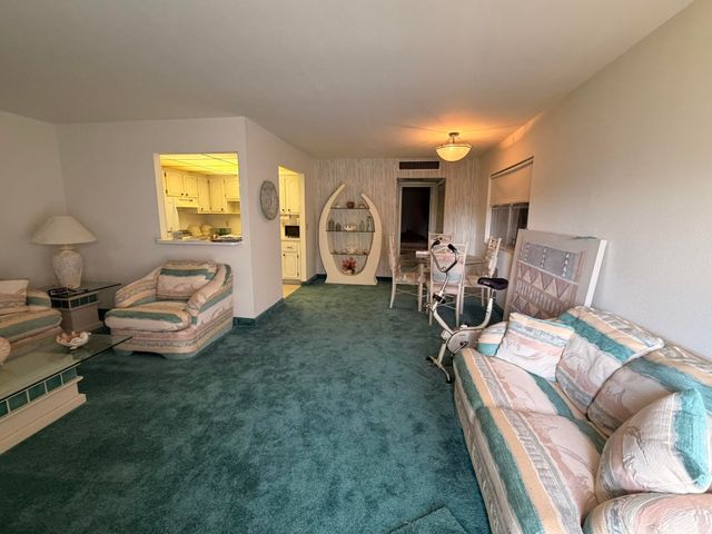 43 Valencia B, Delray Beach, FL 33446