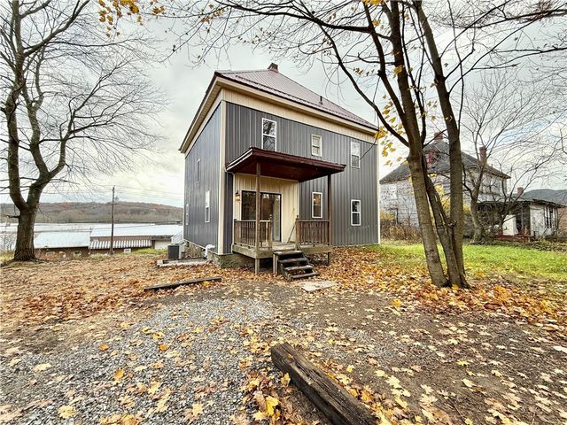 57 W Main St, Cowanshanock Twp, PA 16263