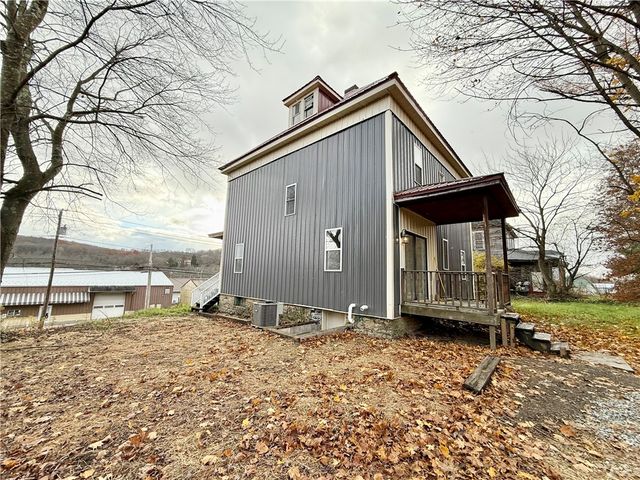 57 W Main St, Cowanshanock Twp, PA 16263