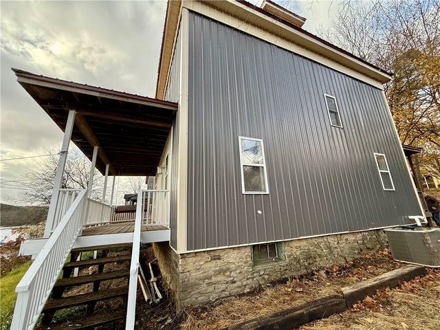 57 W Main St, Cowanshanock Twp, PA 16263