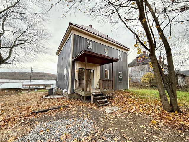 57 W Main St, Cowanshanock Twp, PA 16263