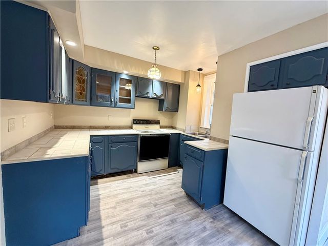 57 W Main St, Cowanshanock Twp, PA 16263