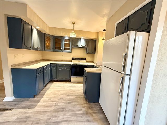 57 W Main St, Cowanshanock Twp, PA 16263