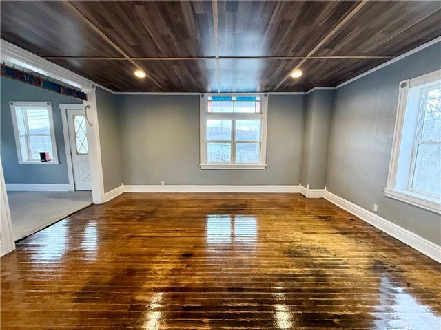 57 W Main St, Cowanshanock Twp, PA 16263