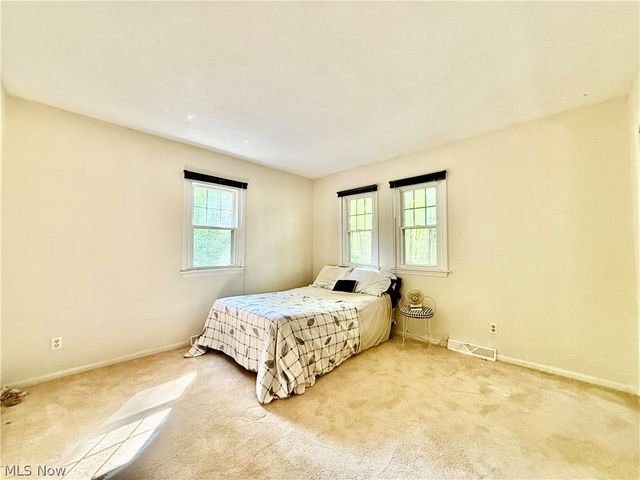 17956 Elliott Drive, Chagrin Falls, OH 44023