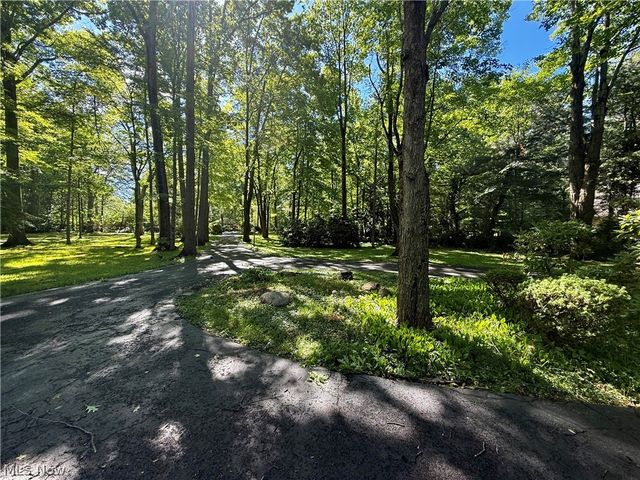 17956 Elliott Drive, Chagrin Falls, OH 44023