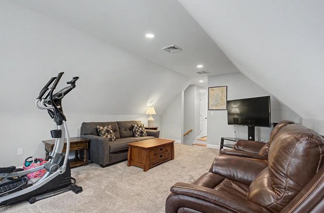 20 Beaumont Drive, Dover, NH 03820