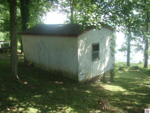 393 Lake Vista Drive, Cadiz, KY 42211