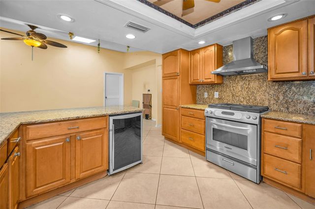 760 VILLAGE WAY, Palm Harbor, FL 34683