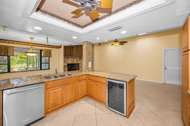 760 VILLAGE WAY, Palm Harbor, FL 34683