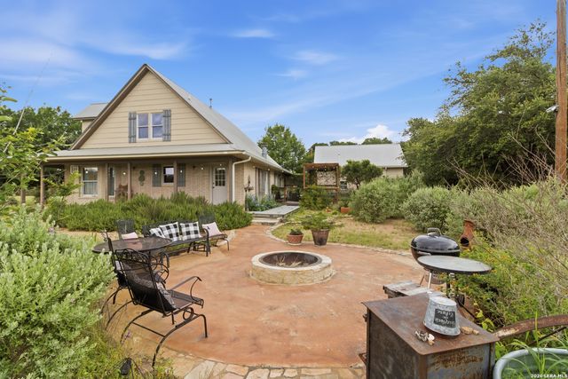 1275 LACEY DR, Bandera, TX 78003