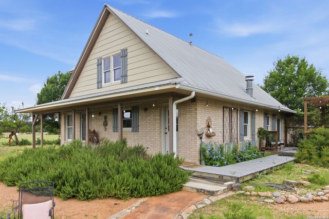 1275 LACEY DR, Bandera, TX 78003