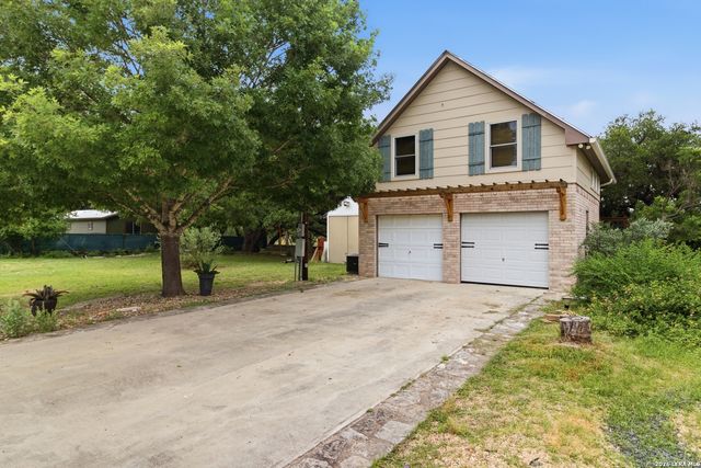 1275 LACEY DR, Bandera, TX 78003