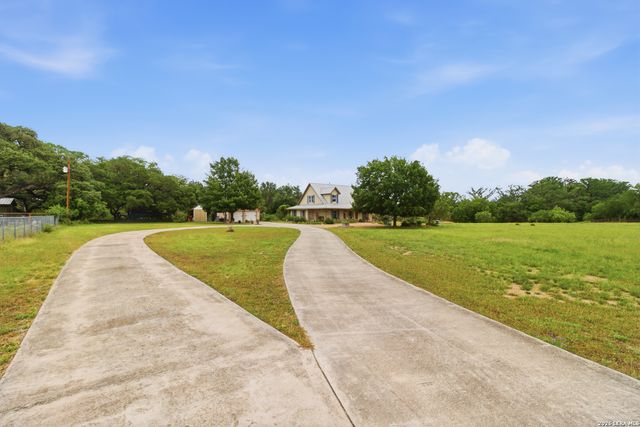 1275 LACEY DR, Bandera, TX 78003