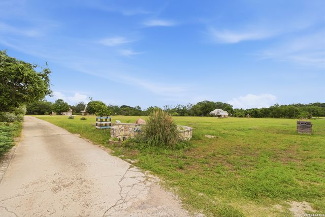1275 LACEY DR, Bandera, TX 78003