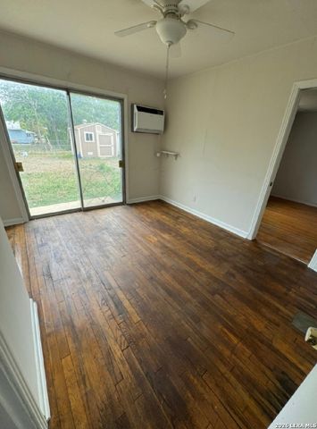 122 COLGLAZIER AVE, San Antonio, TX 78223