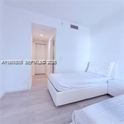 55 SW 9th St 3903, Miami, FL 33130