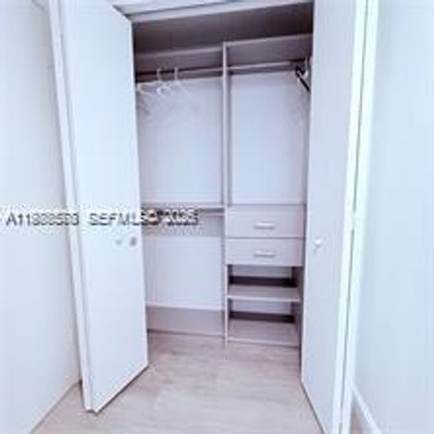 55 SW 9th St 3903, Miami, FL 33130