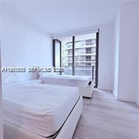 55 SW 9th St 3903, Miami, FL 33130