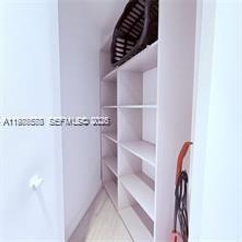 55 SW 9th St 3903, Miami, FL 33130