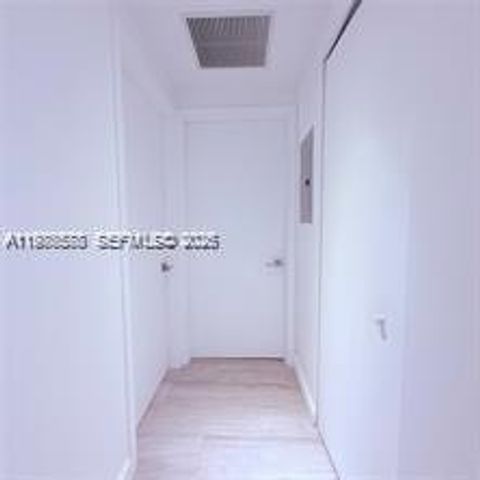 55 SW 9th St 3903, Miami, FL 33130